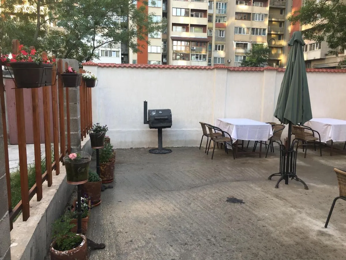 Sofia Family House - Free Parking Hotel 3*,