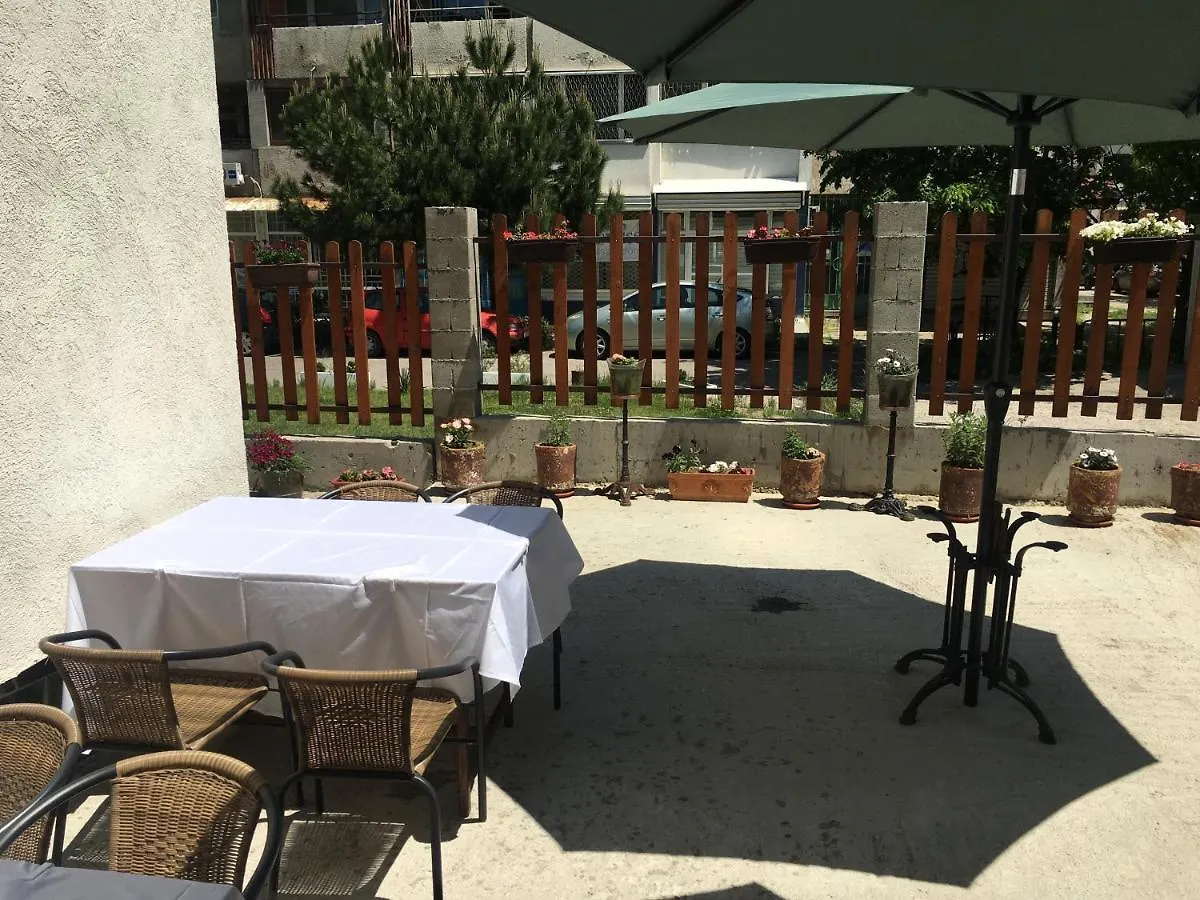 Sofia Family House - Free Parking Hotel