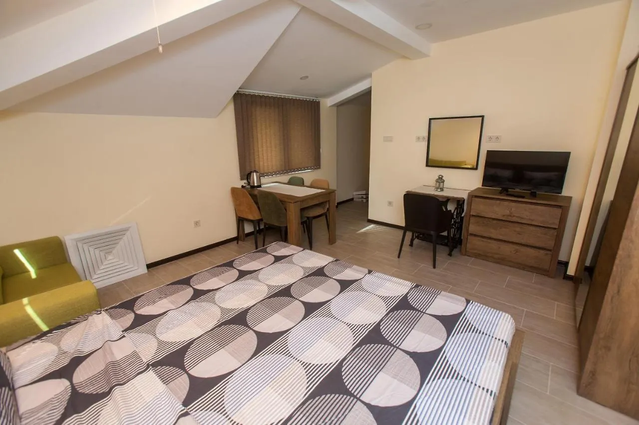 Sofia Family House - Free Parking Hotel 3*,
