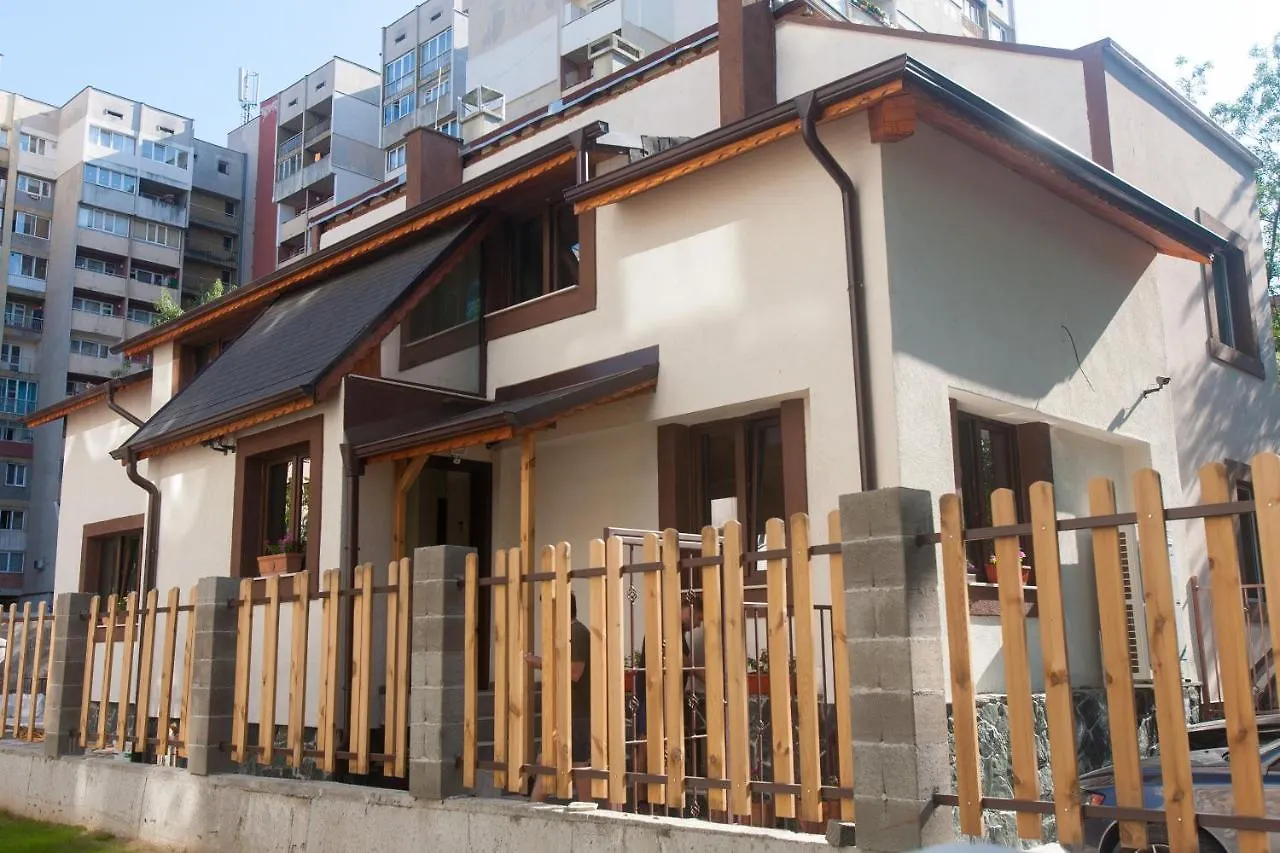 Sofia Family House - Free Parking Hotel