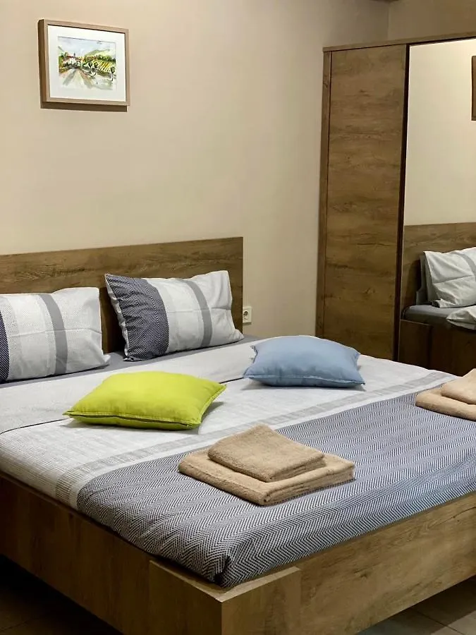 Sofia Family House - Free Parking Hotel 3*,
